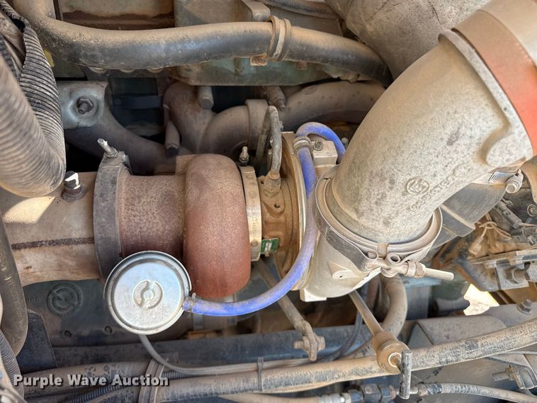 image for item EW4347 2000 International 9200i semi truck
