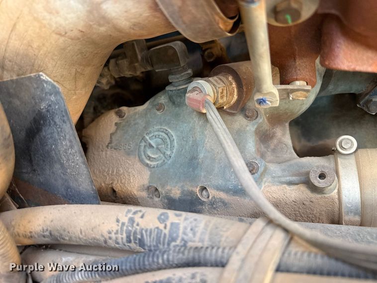 image for item EW4347 2000 International 9200i semi truck