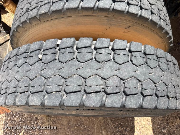 image for item EW4347 2000 International 9200i semi truck