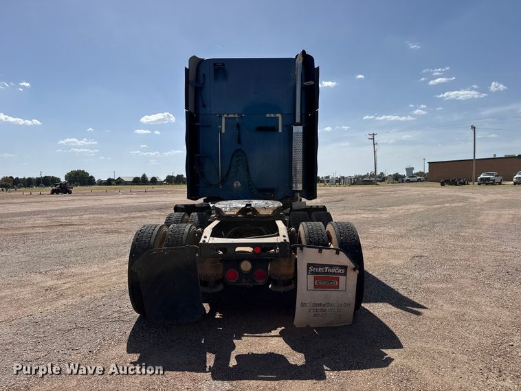 image for item EW4348 2005 Freightliner Century Class semi truck