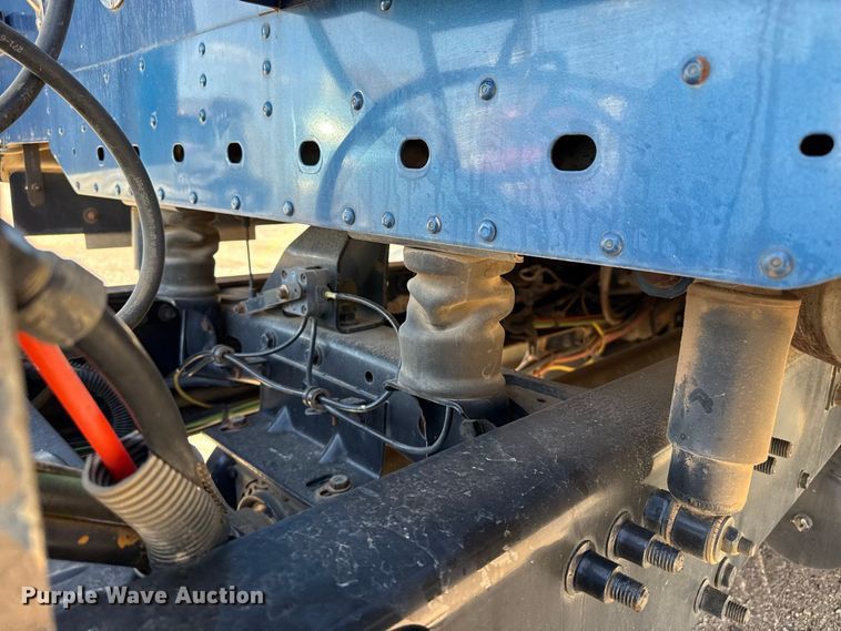 image for item EW4348 2005 Freightliner Century Class semi truck