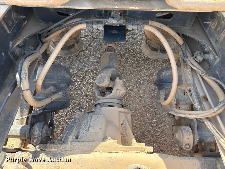 image for item EW4348 2005 Freightliner Century Class semi truck