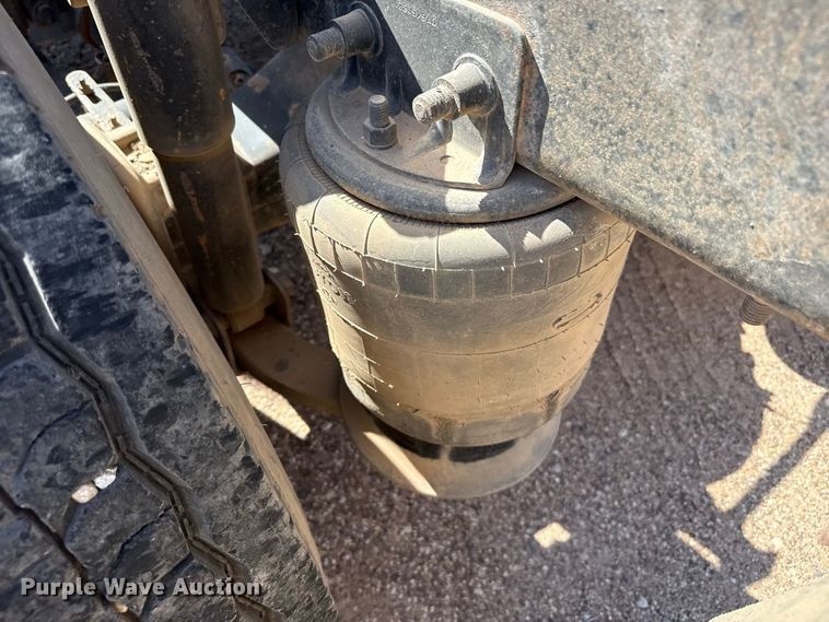 image for item EW4348 2005 Freightliner Century Class semi truck