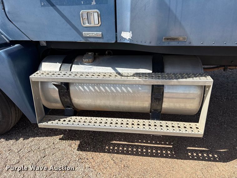 image for item EW4348 2005 Freightliner Century Class semi truck