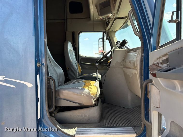 image for item EW4348 2005 Freightliner Century Class semi truck
