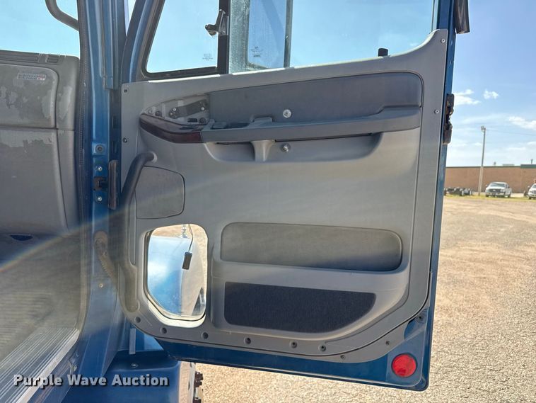 image for item EW4348 2005 Freightliner Century Class semi truck