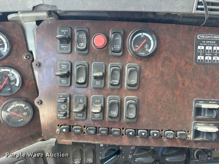 image for item EW4348 2005 Freightliner Century Class semi truck