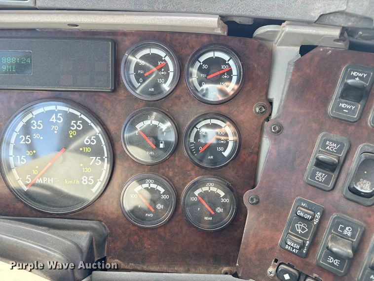image for item EW4348 2005 Freightliner Century Class semi truck