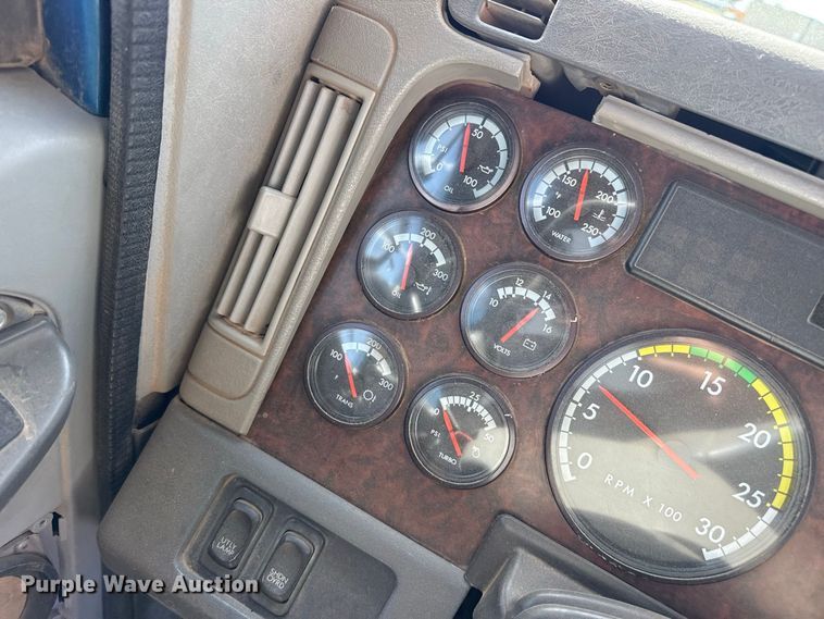 image for item EW4348 2005 Freightliner Century Class semi truck