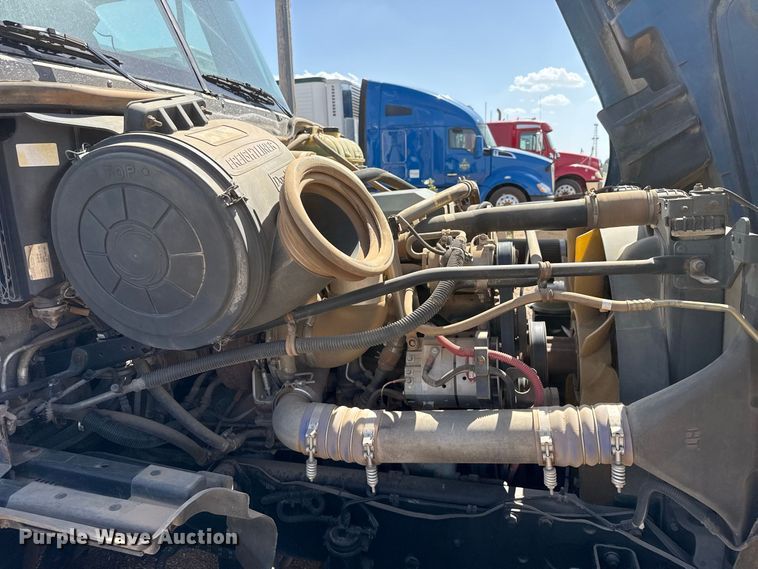 image for item EW4348 2005 Freightliner Century Class semi truck