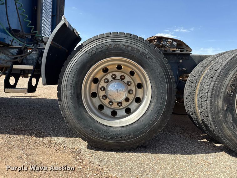 image for item EW4348 2005 Freightliner Century Class semi truck