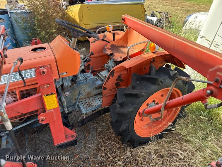 image for item EW4354 Kubota L1801DT tractor