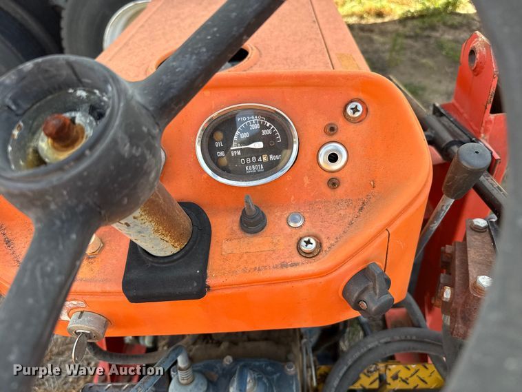 image for item EW4354 Kubota L1801DT tractor