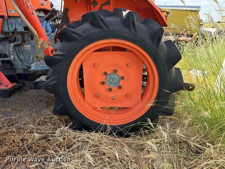 image for item EW4354 Kubota L1801DT tractor