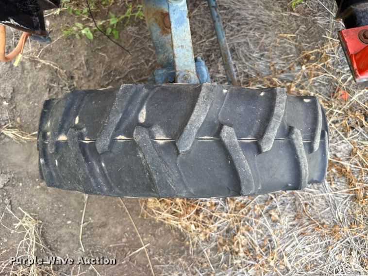 image for item EW4354 Kubota L1801DT tractor