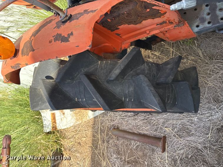 image for item EW4354 Kubota L1801DT tractor