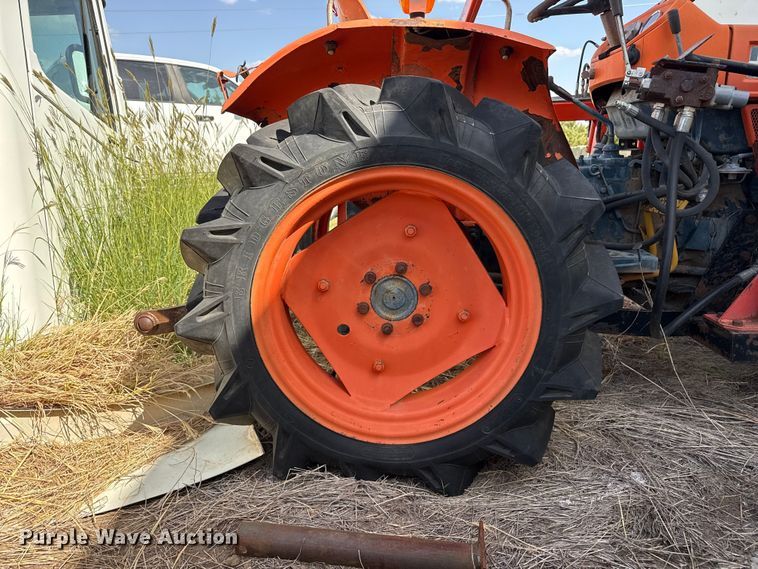 image for item EW4354 Kubota L1801DT tractor