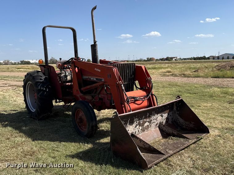 image for item EW4356 International 484 tractor