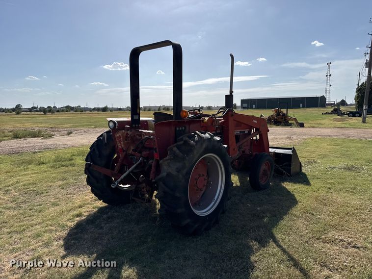 image for item EW4356 International 484 tractor