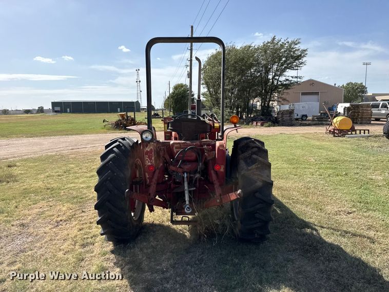image for item EW4356 International 484 tractor