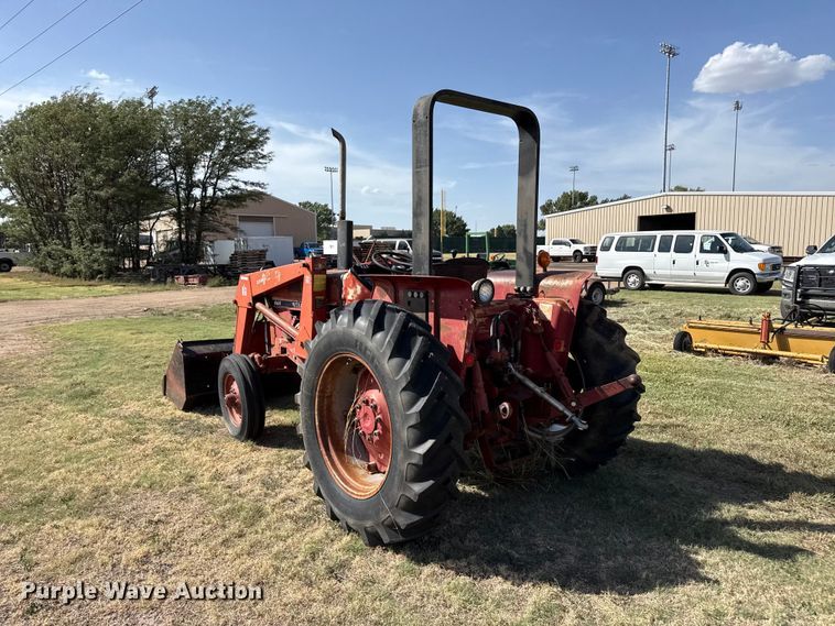 image for item EW4356 International 484 tractor