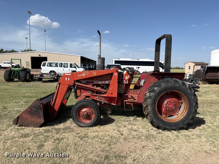 image for item EW4356 International 484 tractor