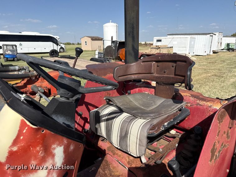 image for item EW4356 International 484 tractor
