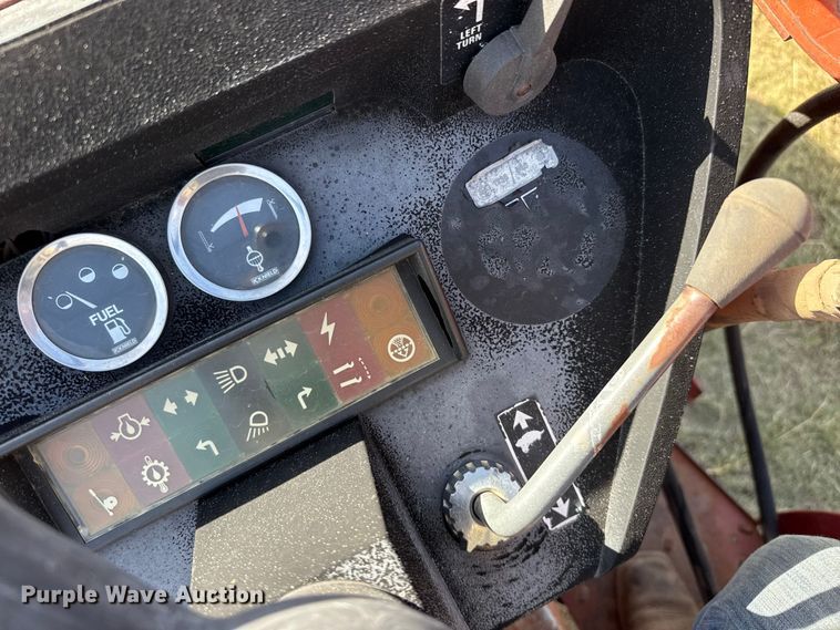 image for item EW4356 International 484 tractor