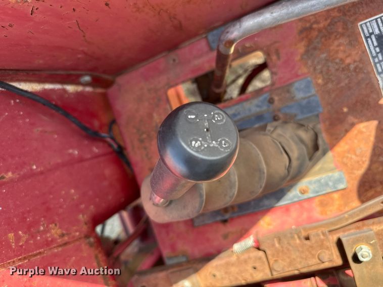 image for item EW4356 International 484 tractor