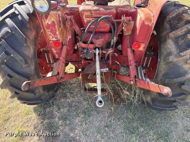 image for item EW4356 International 484 tractor