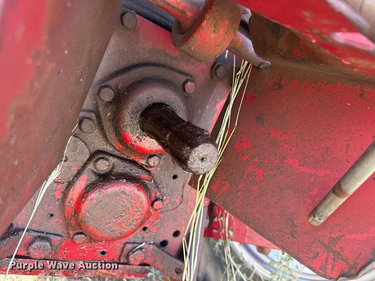 image for item EW4356 International 484 tractor