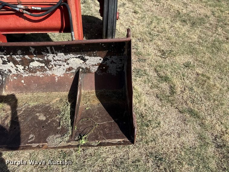image for item EW4356 International 484 tractor