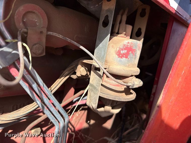 image for item EW4356 International 484 tractor