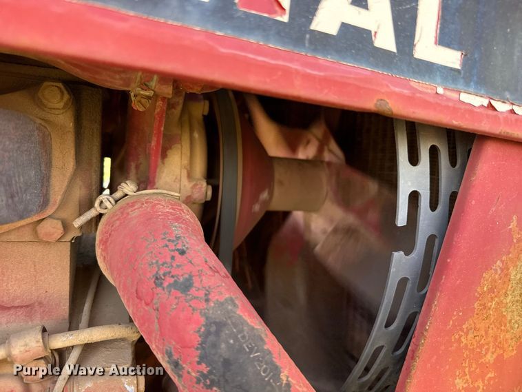 image for item EW4356 International 484 tractor