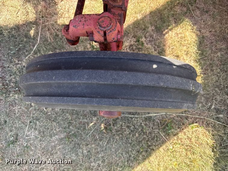 image for item EW4356 International 484 tractor