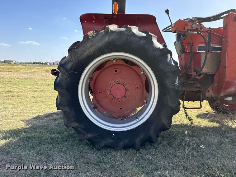 image for item EW4356 International 484 tractor