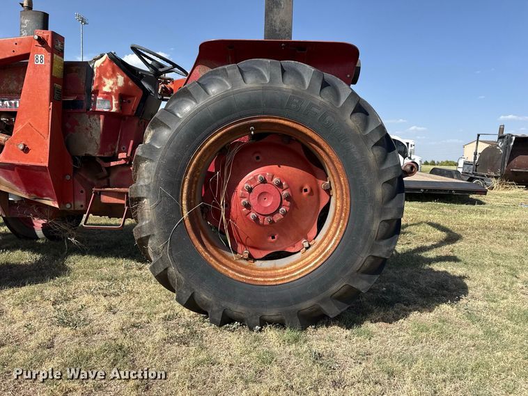 image for item EW4356 International 484 tractor