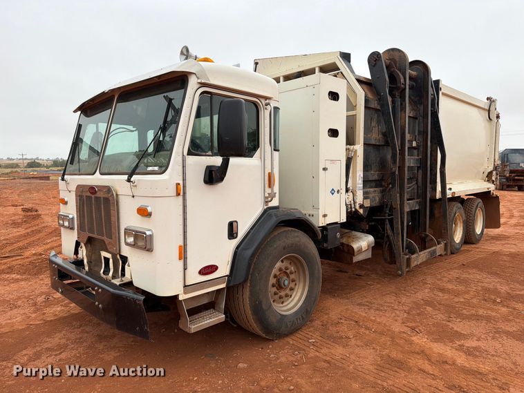 2015 Peterbilt 320 refuse truck