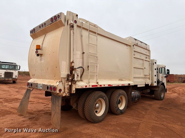 image for item EW8935 2015 Peterbilt 320 refuse truck