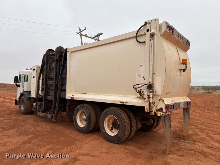 image for item EW8935 2015 Peterbilt 320 refuse truck