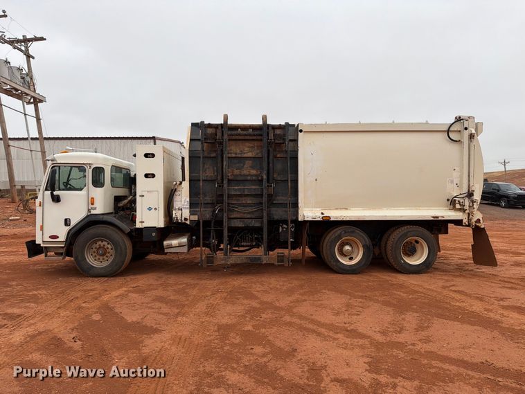 image for item EW8935 2015 Peterbilt 320 refuse truck