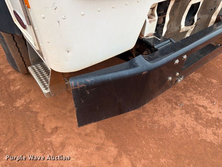 image for item EW8935 2015 Peterbilt 320 refuse truck