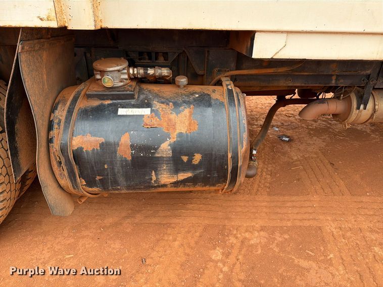 image for item EW8935 2015 Peterbilt 320 refuse truck