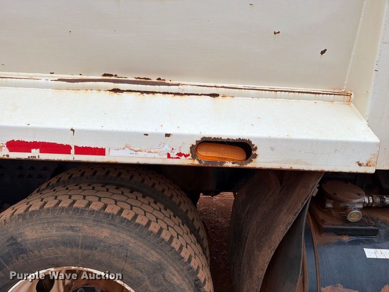 image for item EW8935 2015 Peterbilt 320 refuse truck