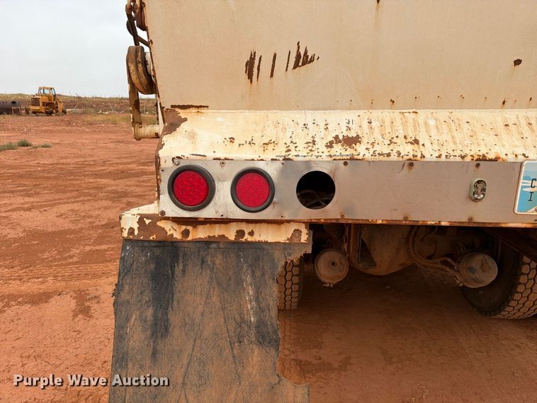 image for item EW8935 2015 Peterbilt 320 refuse truck
