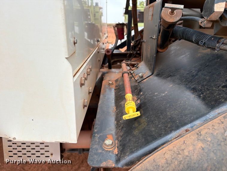image for item EW8935 2015 Peterbilt 320 refuse truck