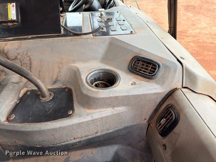 image for item EW8935 2015 Peterbilt 320 refuse truck