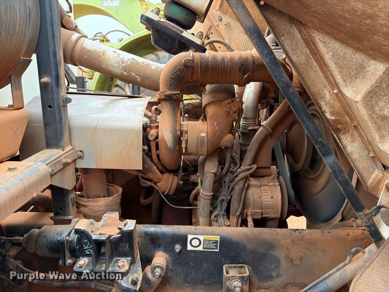 image for item EW8935 2015 Peterbilt 320 refuse truck
