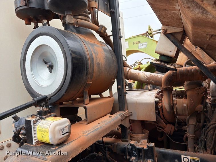 image for item EW8935 2015 Peterbilt 320 refuse truck