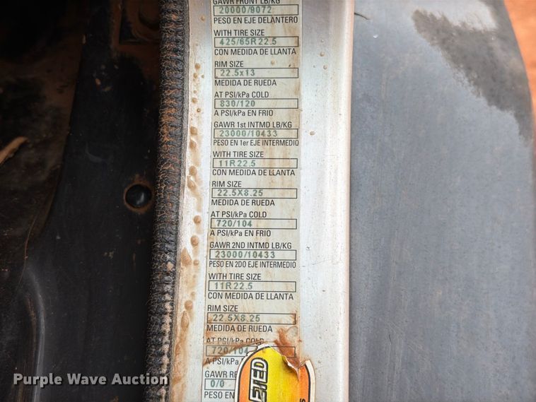 image for item EW8935 2015 Peterbilt 320 refuse truck